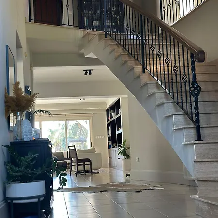 Front Line Luxury House 5 Bedroom Villa *